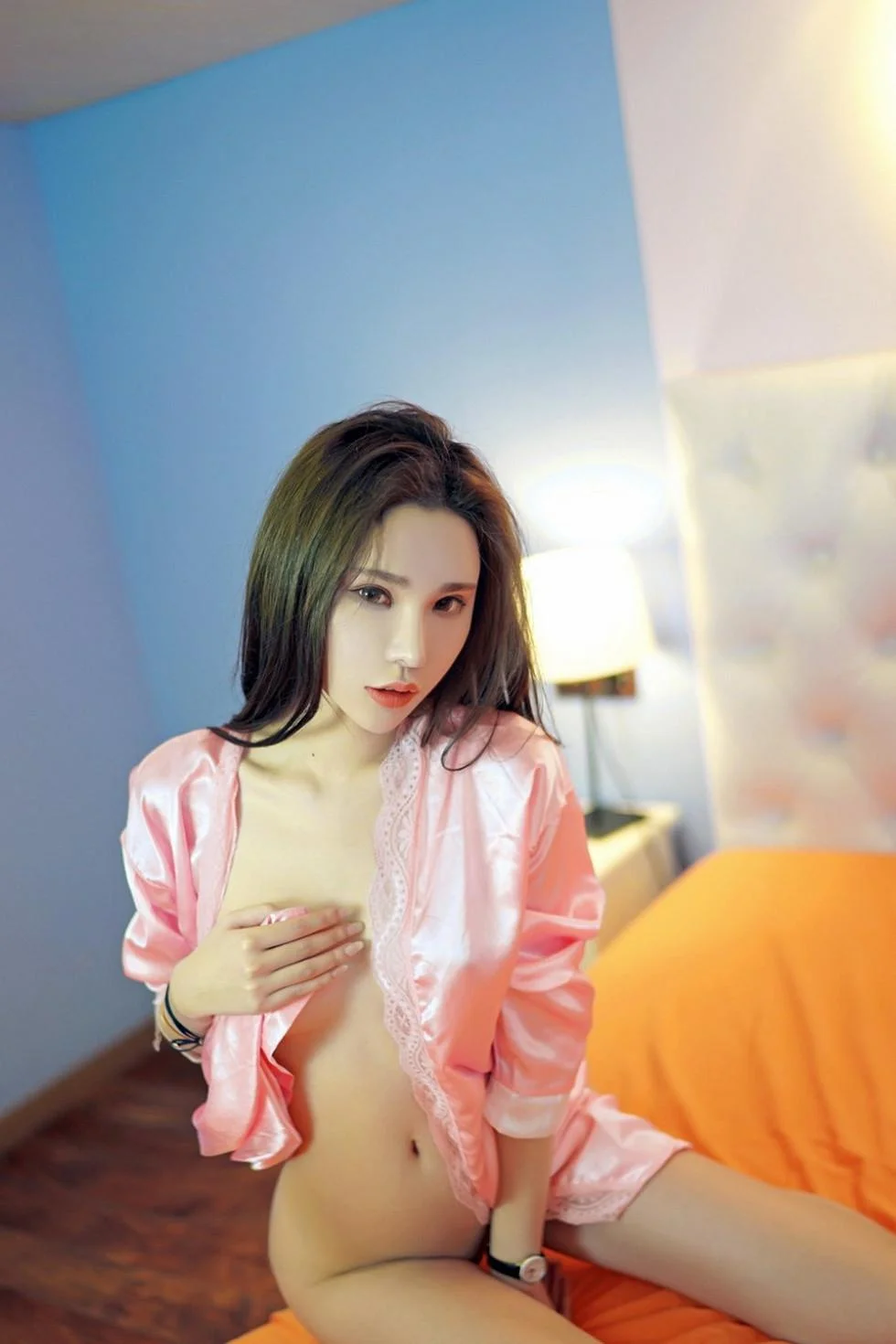 性感萌琪琪Irene居家粉红睡衣秀完美胸型诱人胴体写真 第 6 张