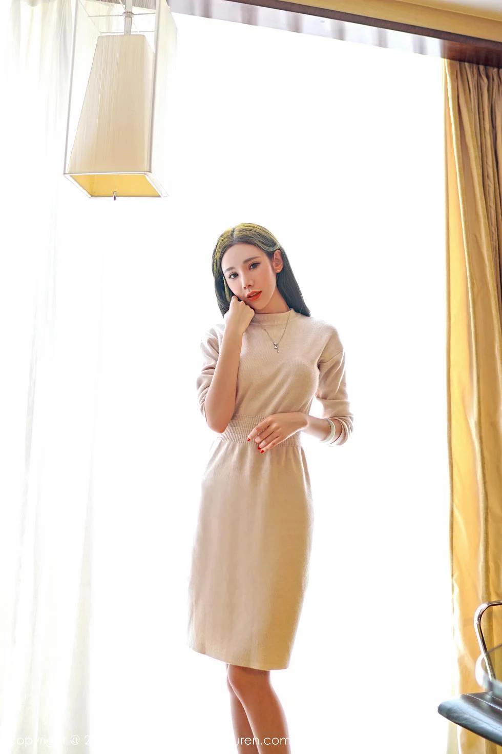 萌琪琪Irene居家脱连身裙秀性感美胸白嫩迷人写真 第 2 张