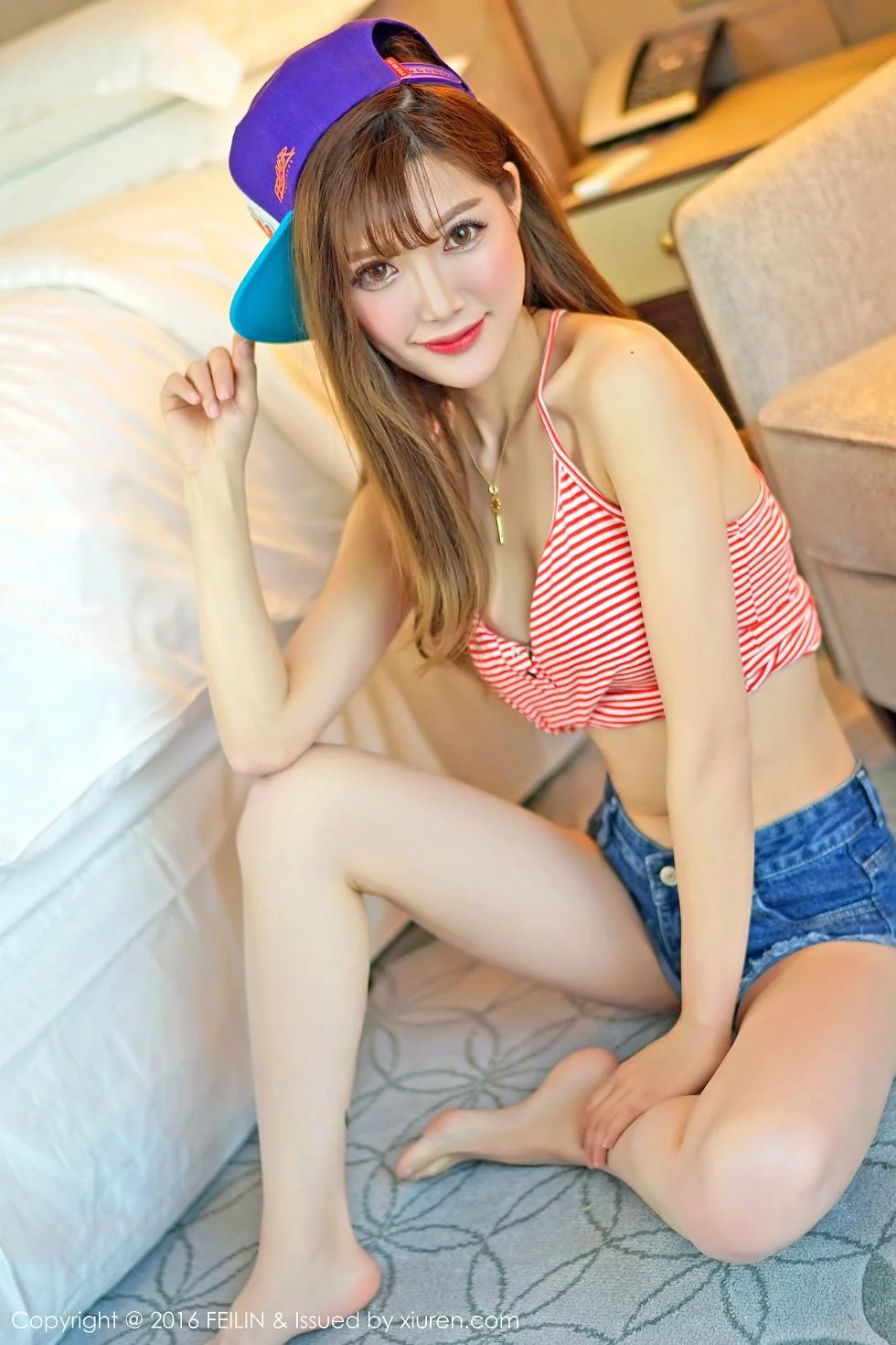 奶茶-Emily红色内衣牛仔热裤完美曲线写真 第 24 张