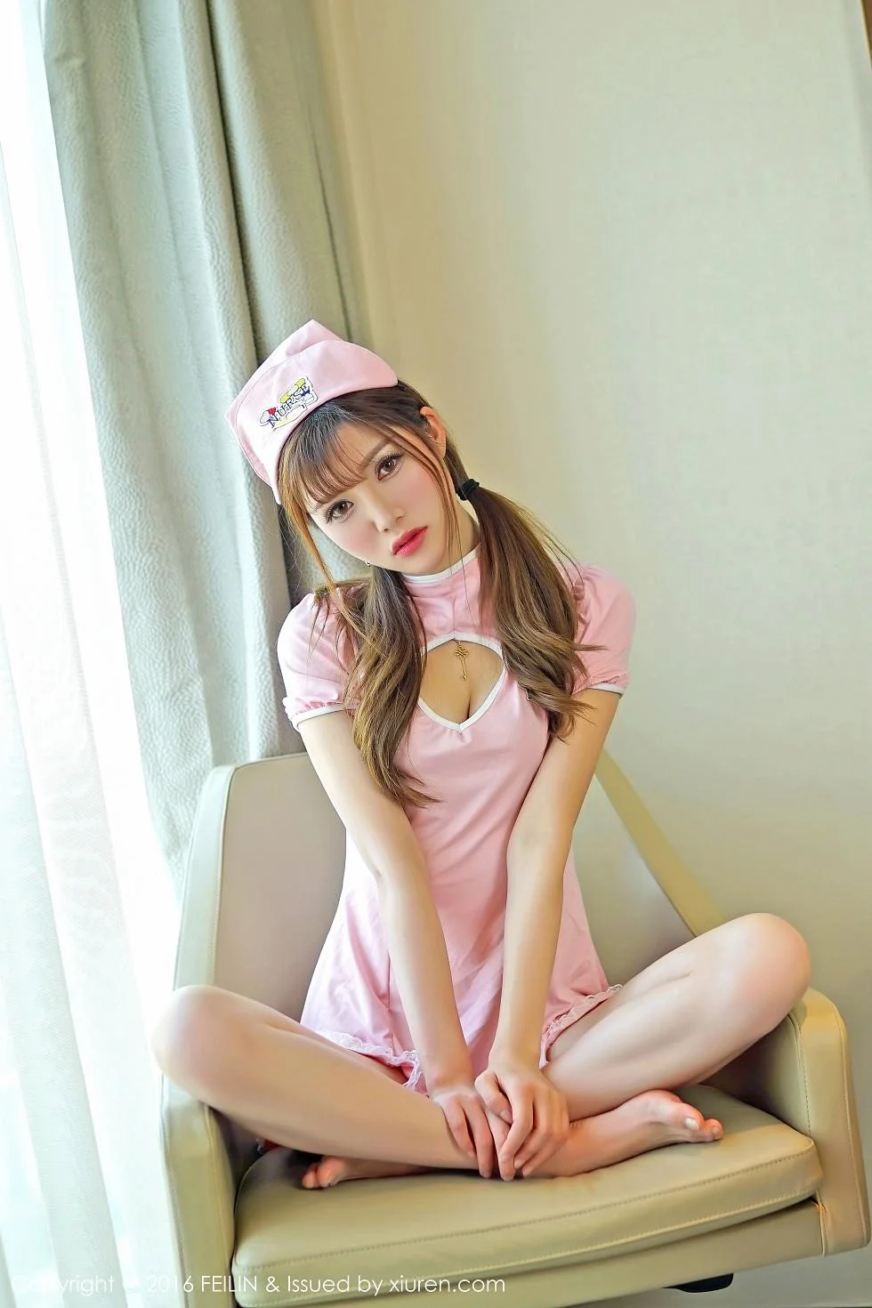 奶茶-Emily红色内衣牛仔热裤完美曲线写真 第 37 张