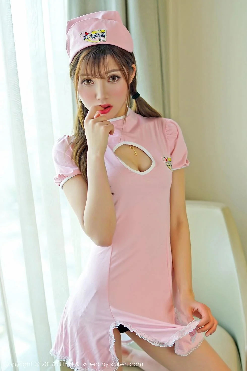 奶茶-Emily红色内衣牛仔热裤完美曲线写真 第 51 张