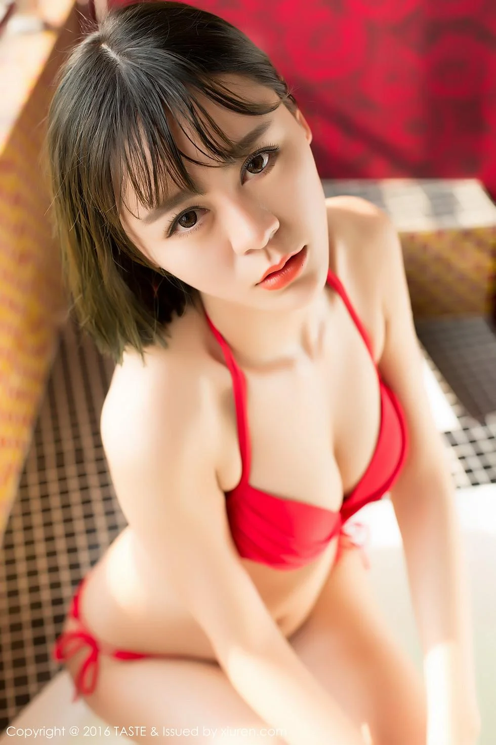 汪萌萌浴缸里红色比基尼湿身秀完美曲线写真 第 33 张
