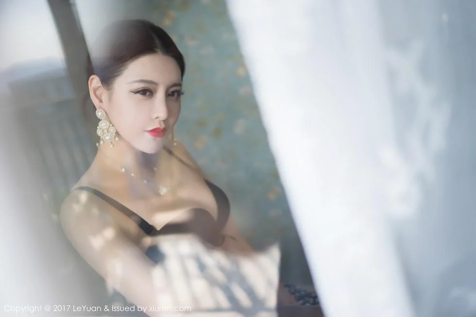 美希子白色蕾丝内衣秀美乳海边沙滩性感比基尼写真 第 15 张