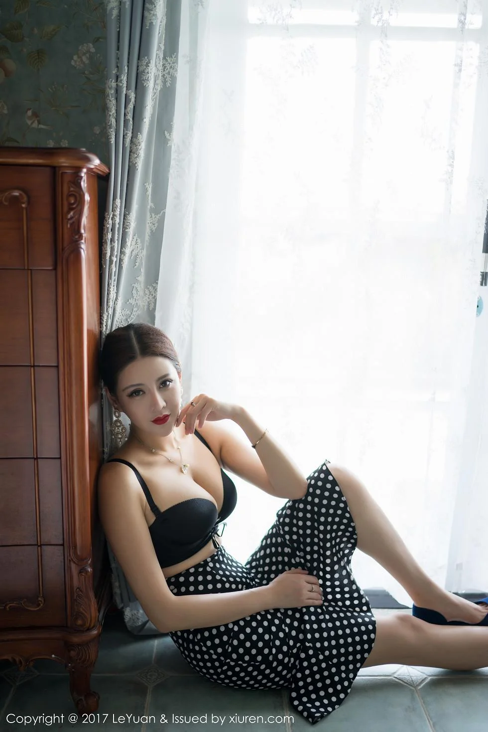 美希子白色蕾丝内衣秀美乳海边沙滩性感比基尼写真 第 2 张