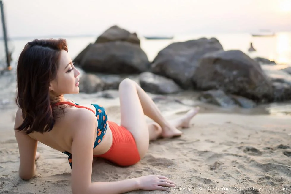 美希子白色蕾丝内衣秀美乳海边沙滩性感比基尼写真 第 81 张