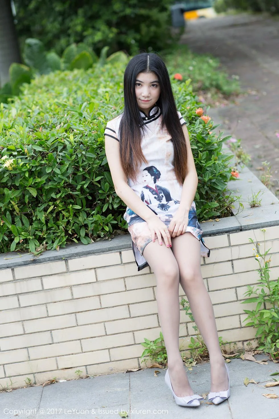 Winki丝女郎短旗袍+黑短裙黑丝袜系列美腿性感写真 第 25 张
