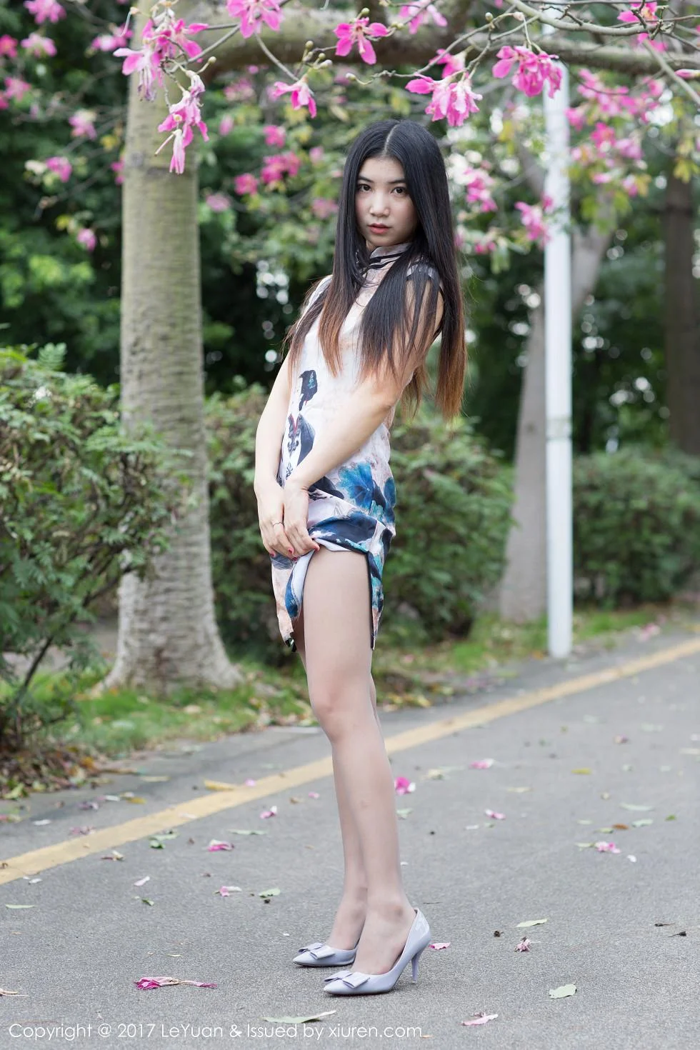 Winki丝女郎短旗袍+黑短裙黑丝袜系列美腿性感写真 第 8 张