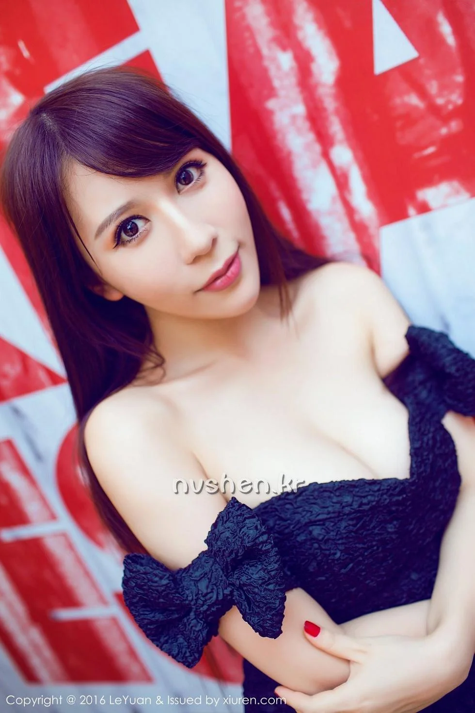 艾惟玲珑瓜子脸前凸后翘的完美身材白嫩美胸性感写真 第 38 张