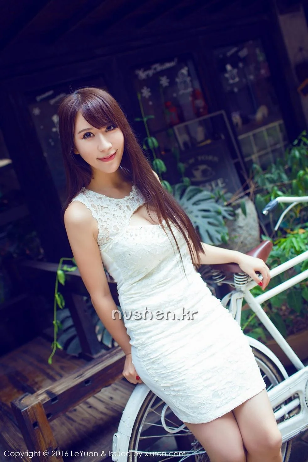 艾惟玲珑瓜子脸前凸后翘的完美身材白嫩美胸性感写真 第 47 张