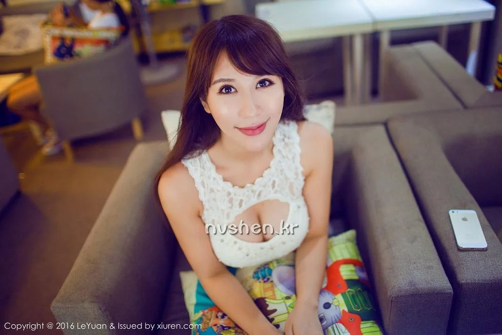艾惟玲珑瓜子脸前凸后翘的完美身材白嫩美胸性感写真 第 54 张