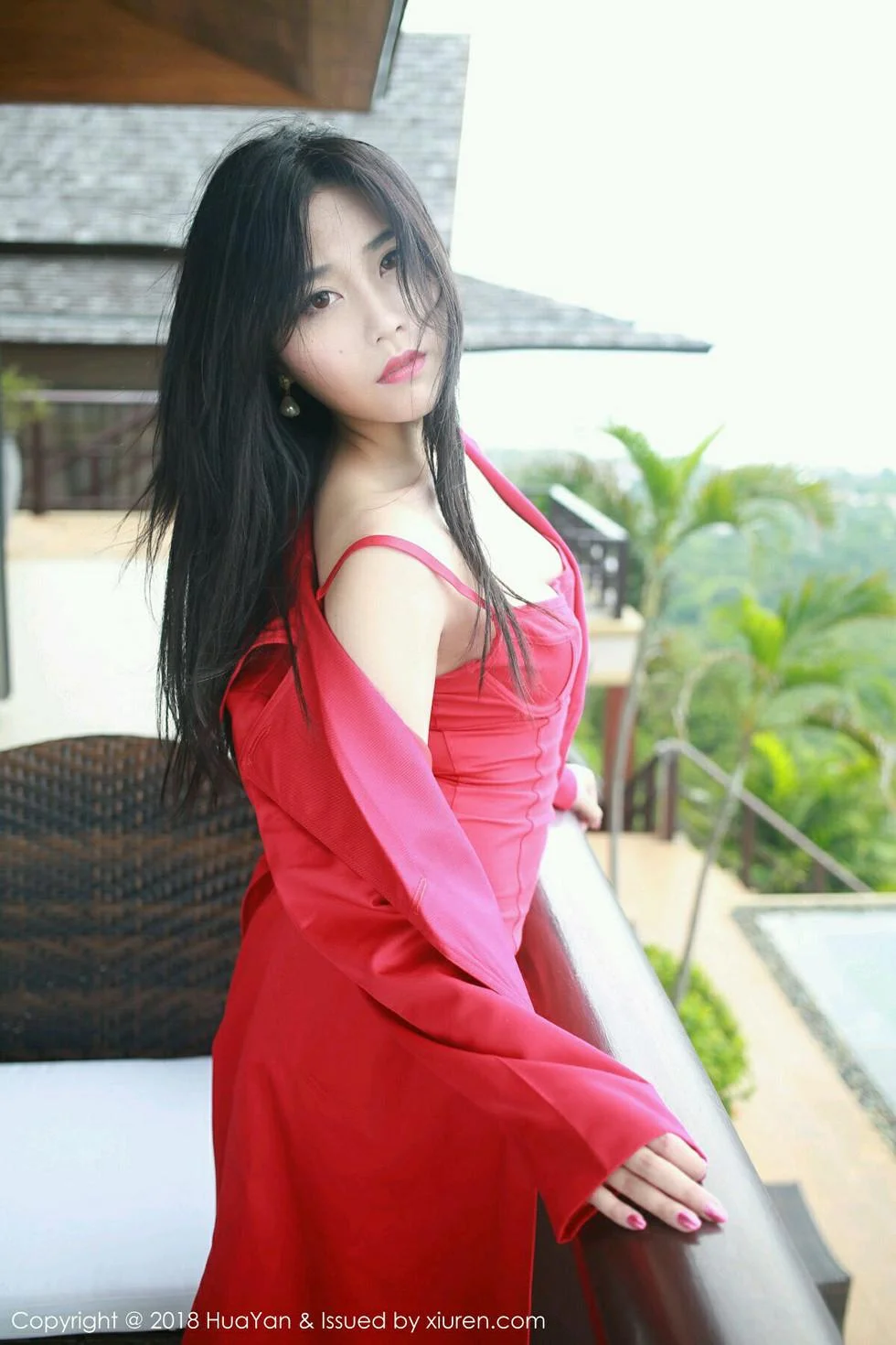 许诺Sabrina苏梅岛旅拍性感红色风衣秀白嫩美腿写真 第 16 张