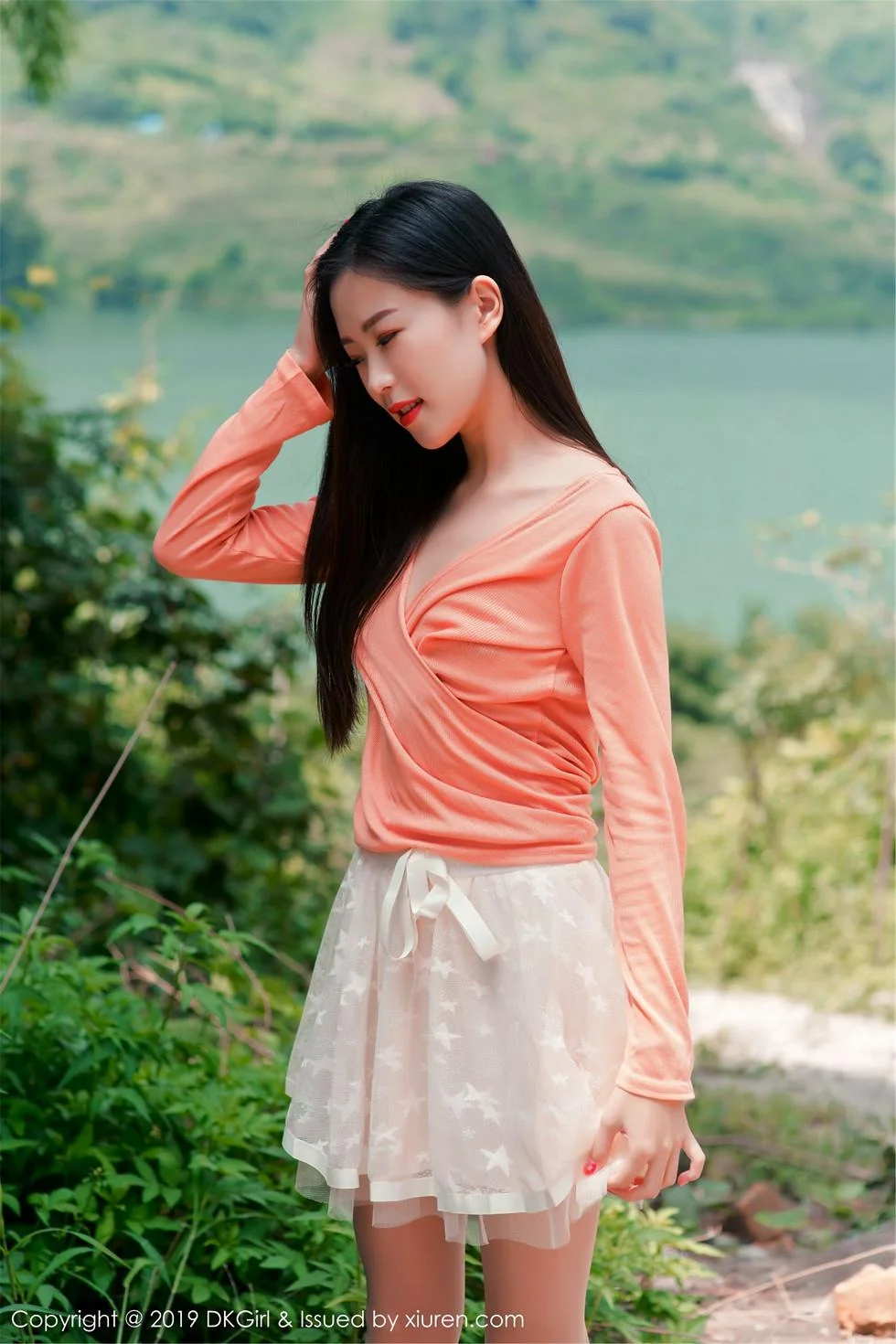 小子怡Alice户外露天车拍系列无内肉丝裤袜惹火绝美写真 第 10 张