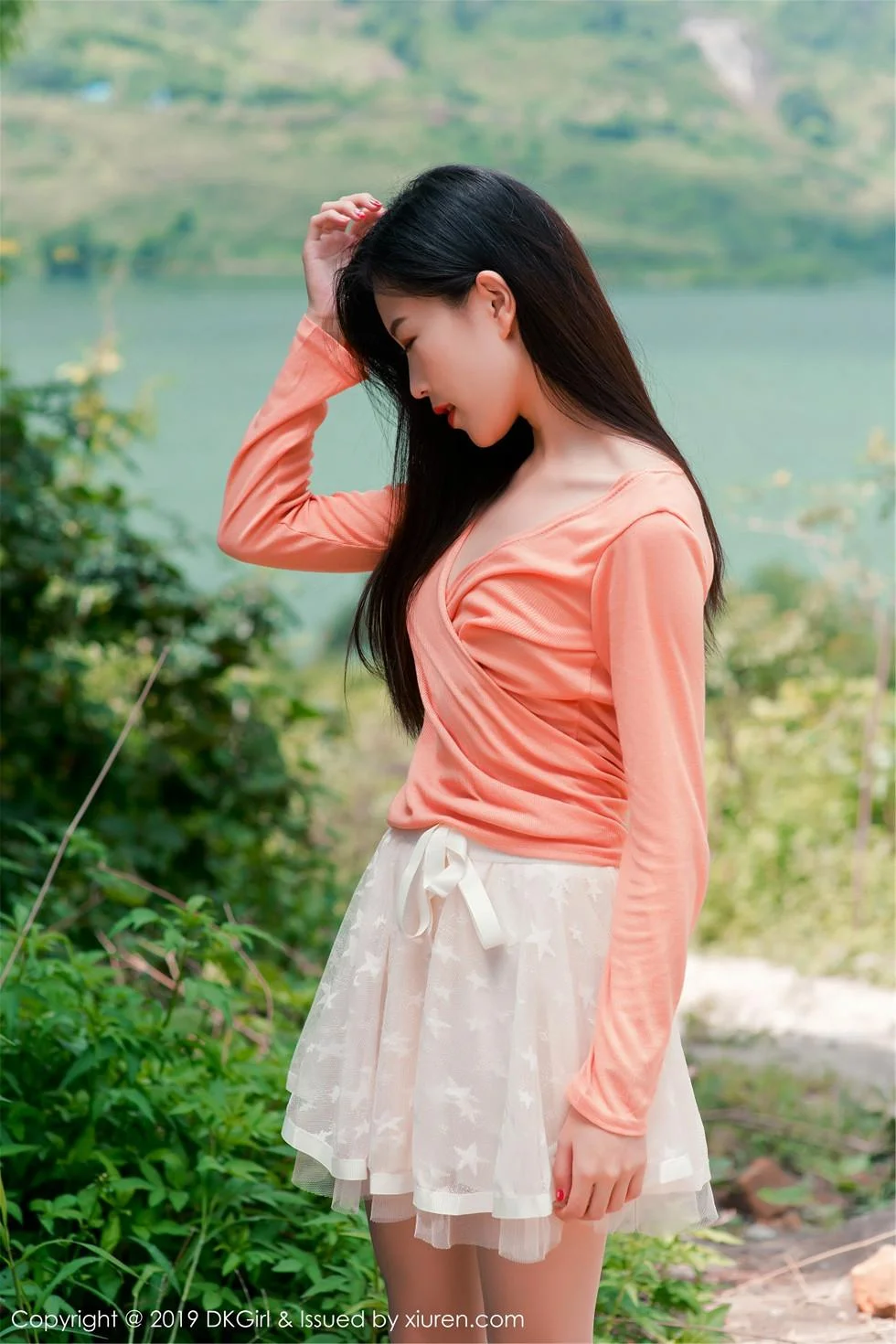 小子怡Alice户外露天车拍系列无内肉丝裤袜惹火绝美写真 第 11 张