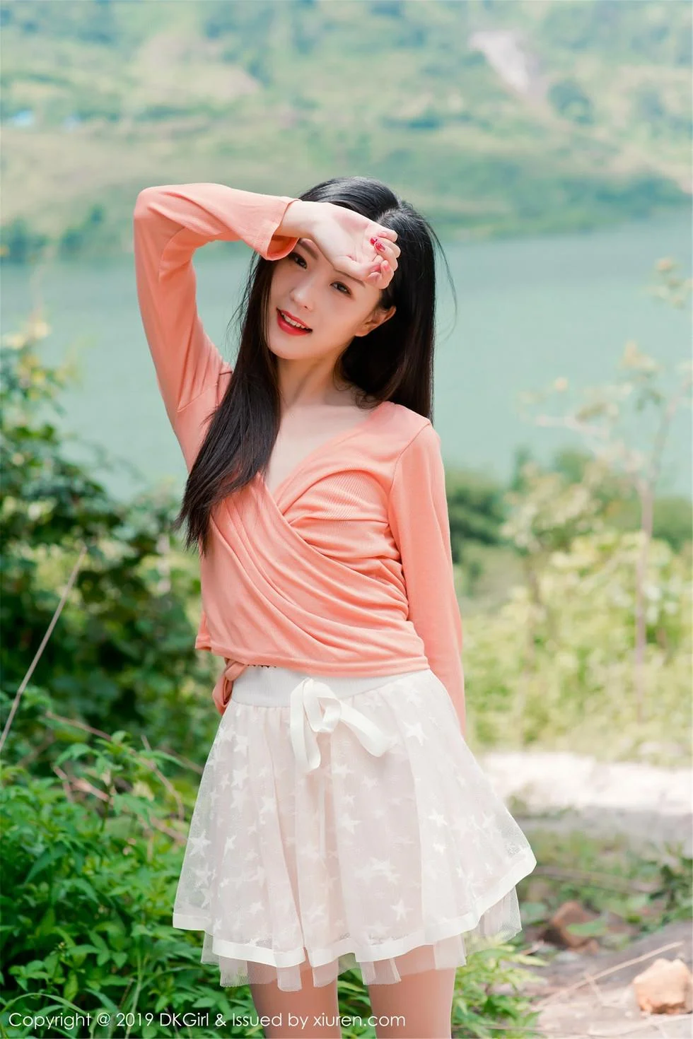 小子怡Alice户外露天车拍系列无内肉丝裤袜惹火绝美写真 第 14 张