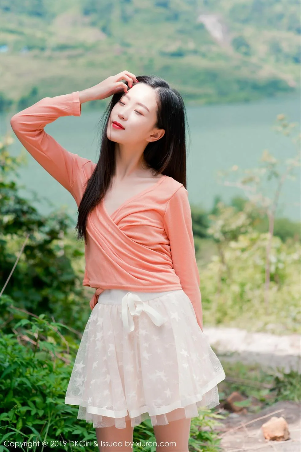 小子怡Alice户外露天车拍系列无内肉丝裤袜惹火绝美写真 第 15 张