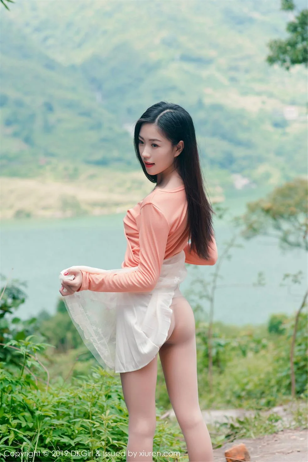 小子怡Alice户外露天车拍系列无内肉丝裤袜惹火绝美写真 第 23 张
