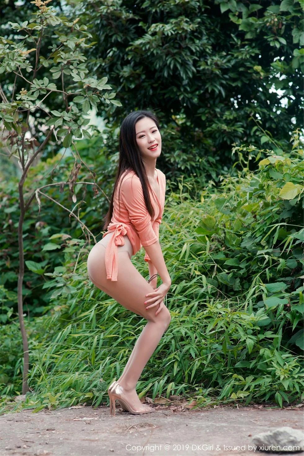 小子怡Alice户外露天车拍系列无内肉丝裤袜惹火绝美写真 第 37 张