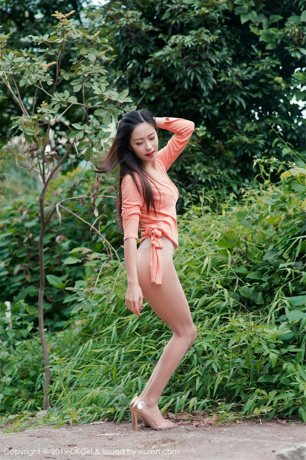小子怡Alice户外露天车拍系列无内肉丝裤袜惹火绝美写真 第 40 张