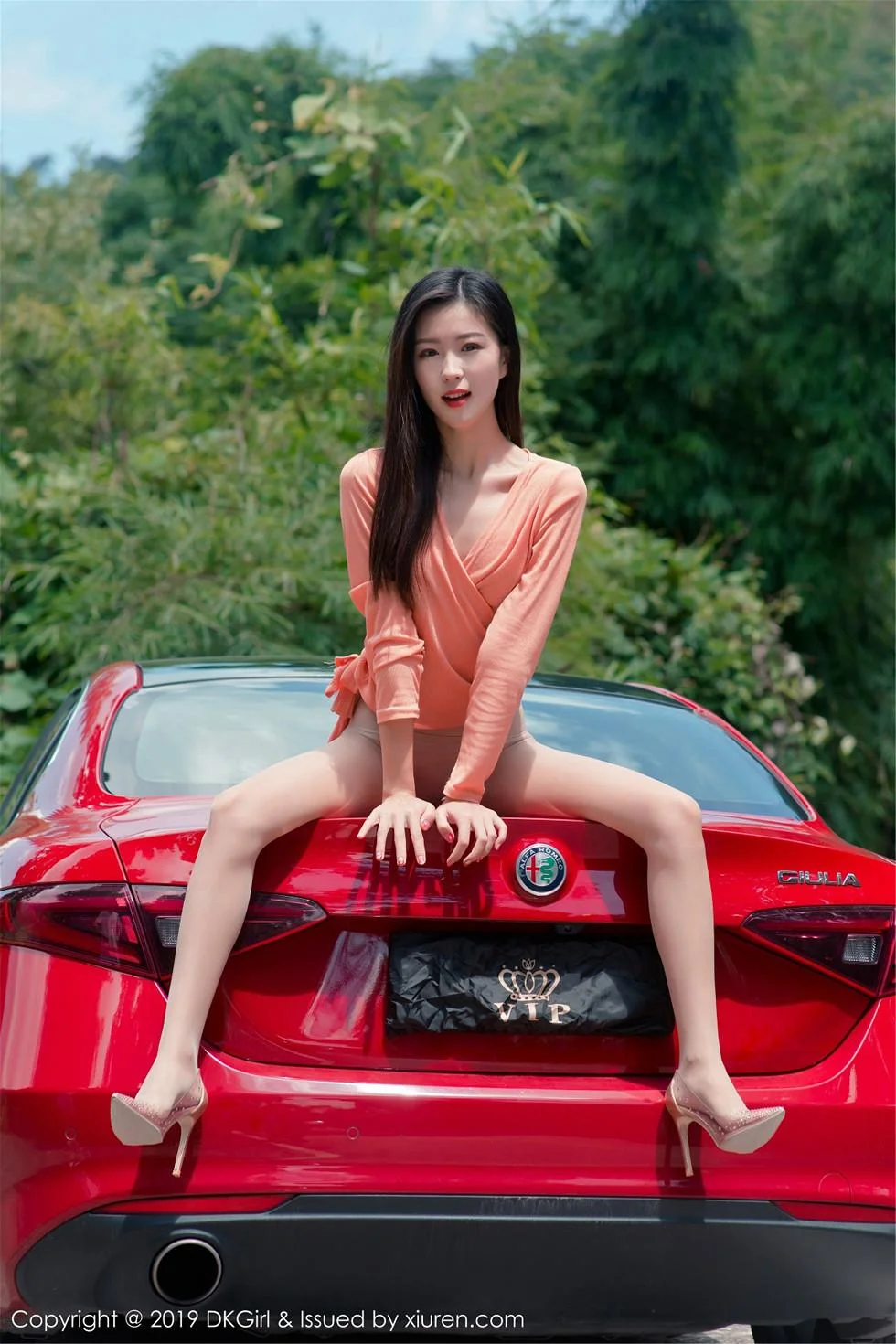 小子怡Alice户外露天车拍系列无内肉丝裤袜惹火绝美写真 第 62 张