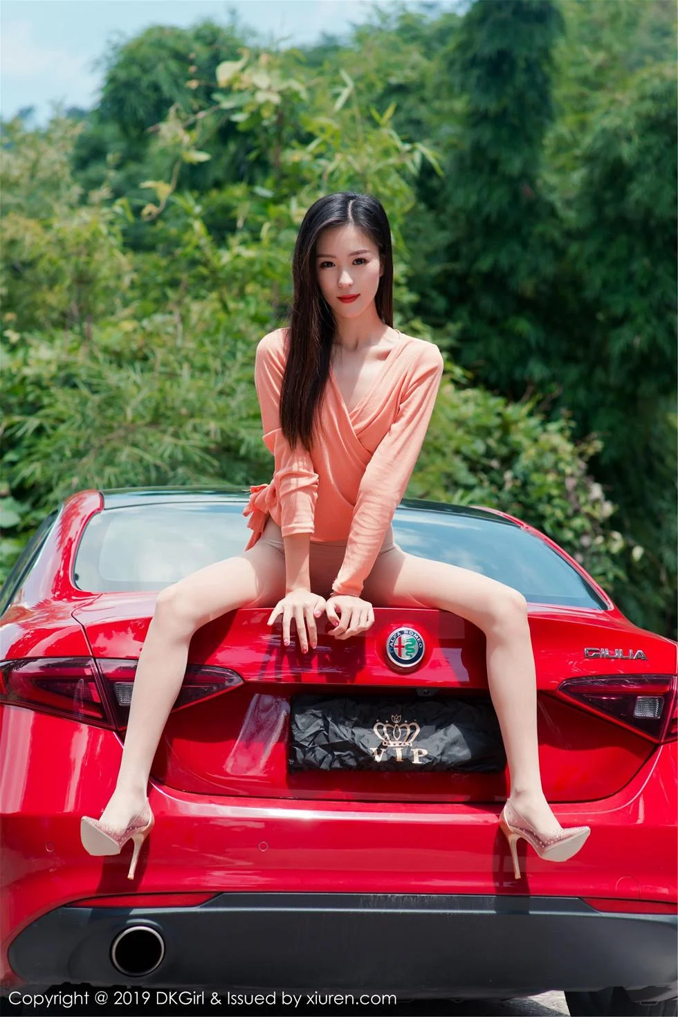 小子怡Alice户外露天车拍系列无内肉丝裤袜惹火绝美写真 第 64 张