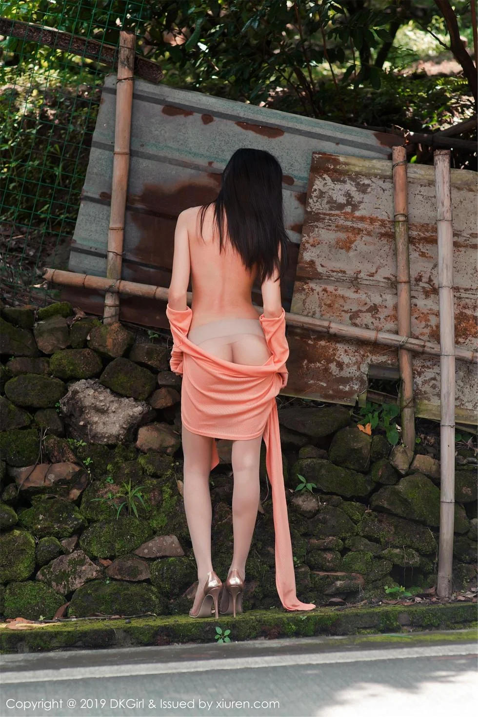 小子怡Alice户外露天车拍系列无内肉丝裤袜惹火绝美写真 第 72 张