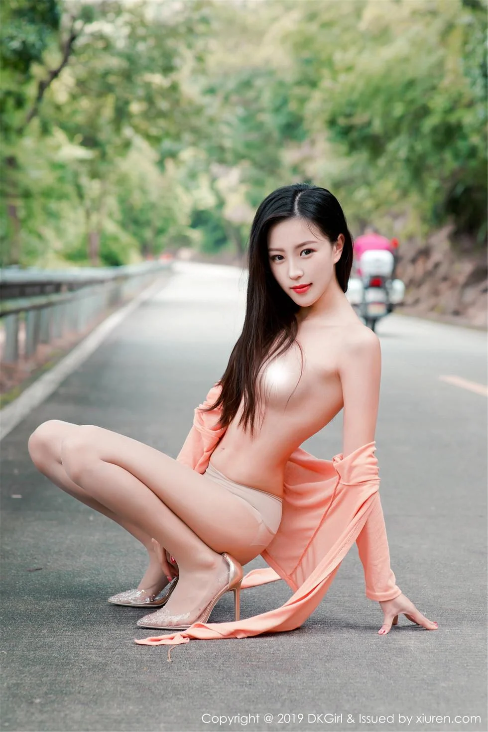 小子怡Alice户外露天车拍系列无内肉丝裤袜惹火绝美写真 第 96 张