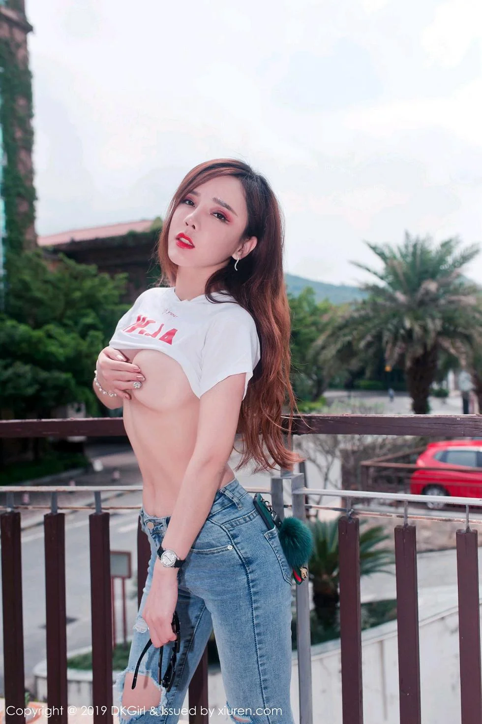 艾小青户外大胆真空露出秀美乳翘臀惹火绝美写真 第 14 张