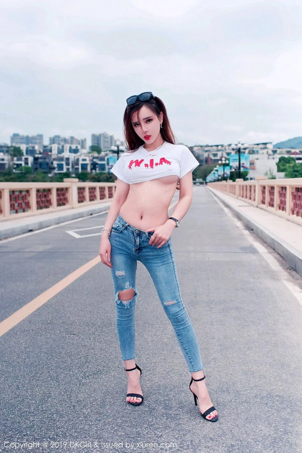 艾小青户外大胆真空露出秀美乳翘臀惹火绝美写真 第 37 张