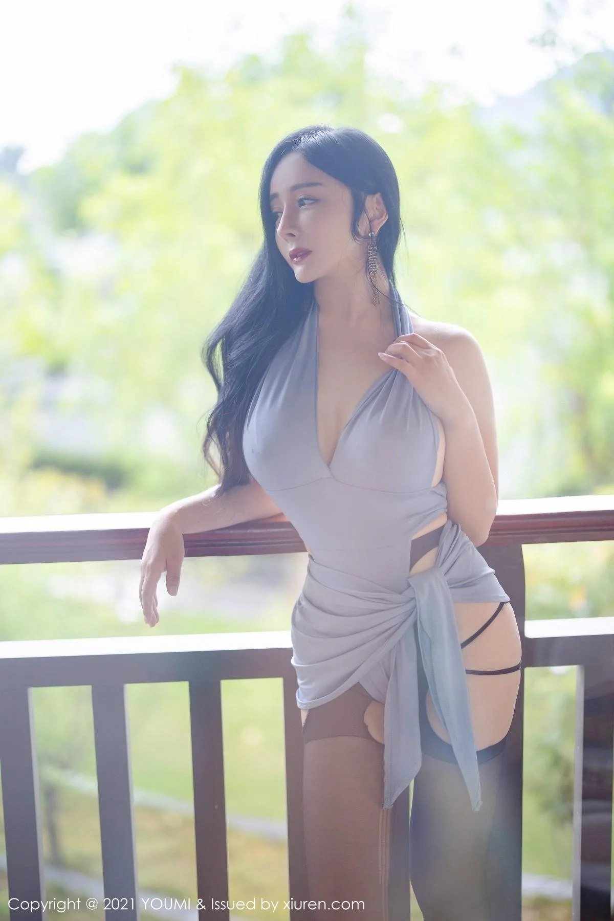 允爾桂林旅拍私房性感吊裙配破烂黑丝秀丰乳肥臀绝美写真 第 7 张