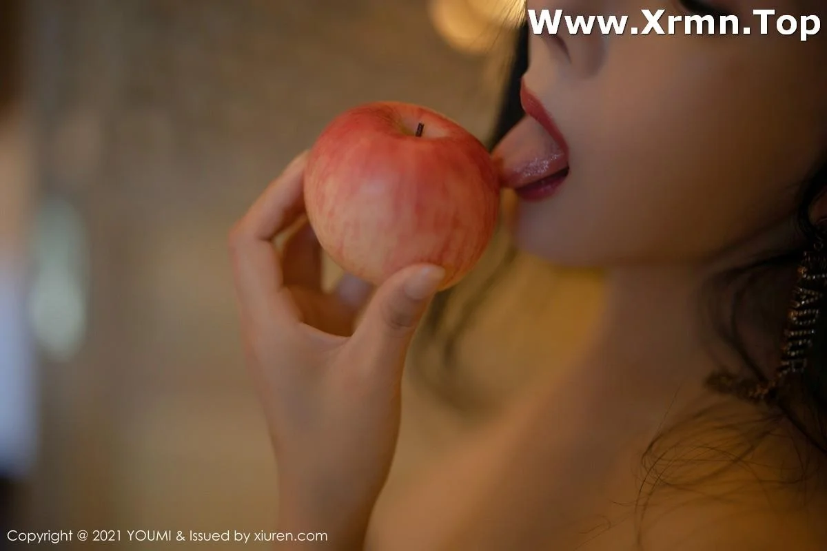 允爾桂林旅拍私房性感吊裙配破烂黑丝秀丰乳肥臀绝美写真 第 79 张