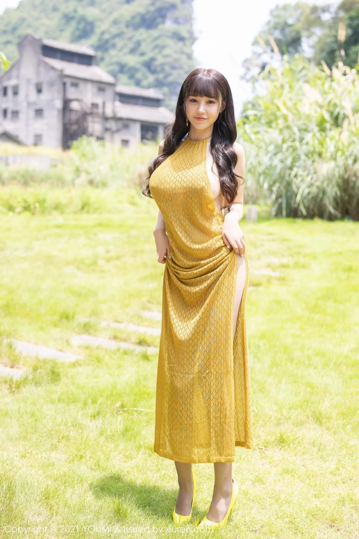 朱可儿Flower桂林旅拍黄色耀眼长裙秀丰满身材绝美写真 第 10 张
