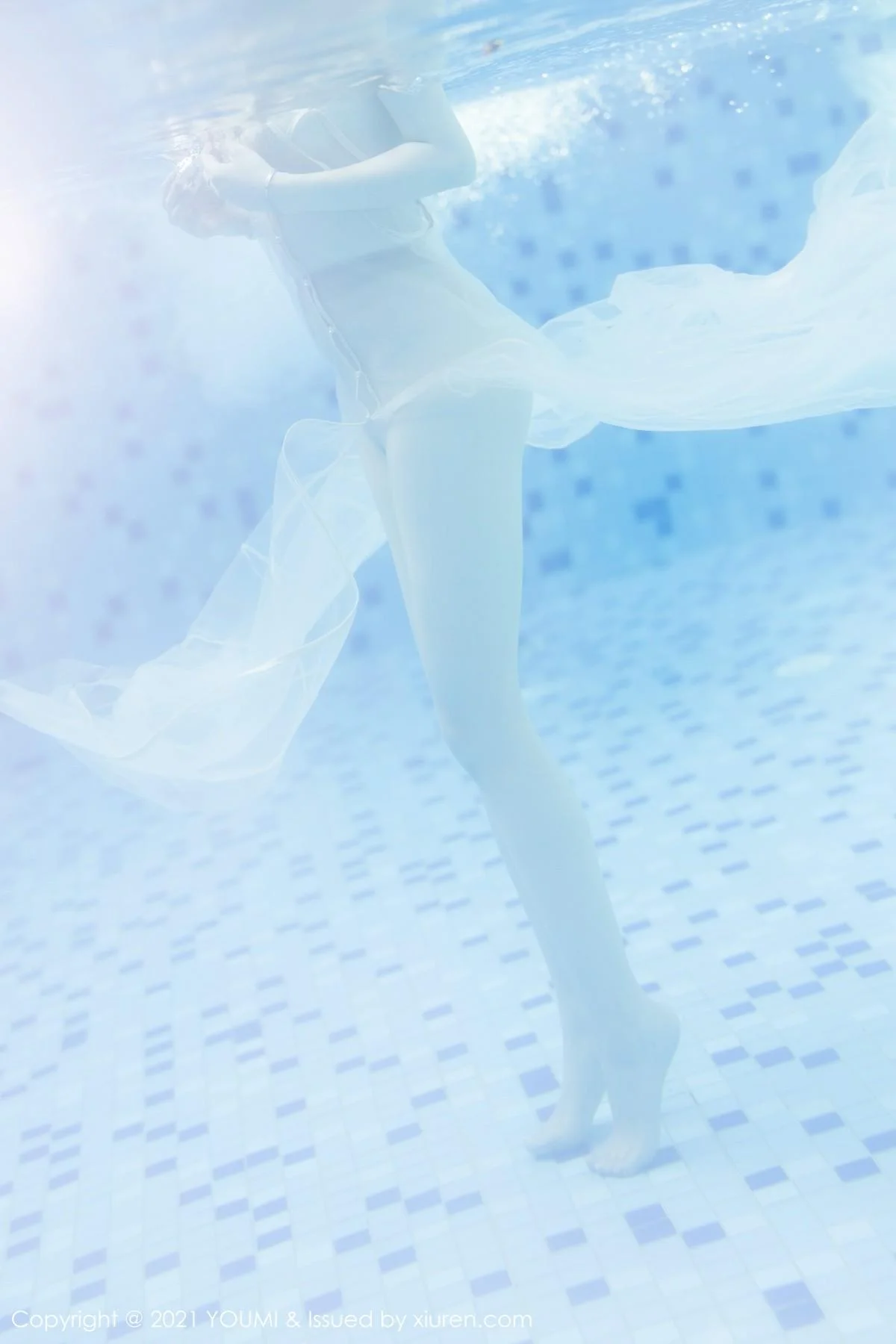 王雨纯西双版纳旅拍薄透服饰配无内肉丝秀豪乳绝美写真 第 66 张