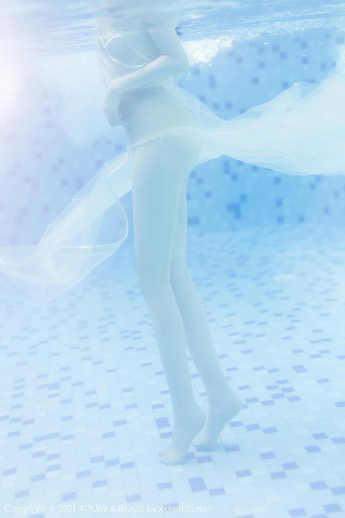 王雨纯西双版纳旅拍薄透服饰配无内肉丝秀豪乳绝美写真 第 68 张