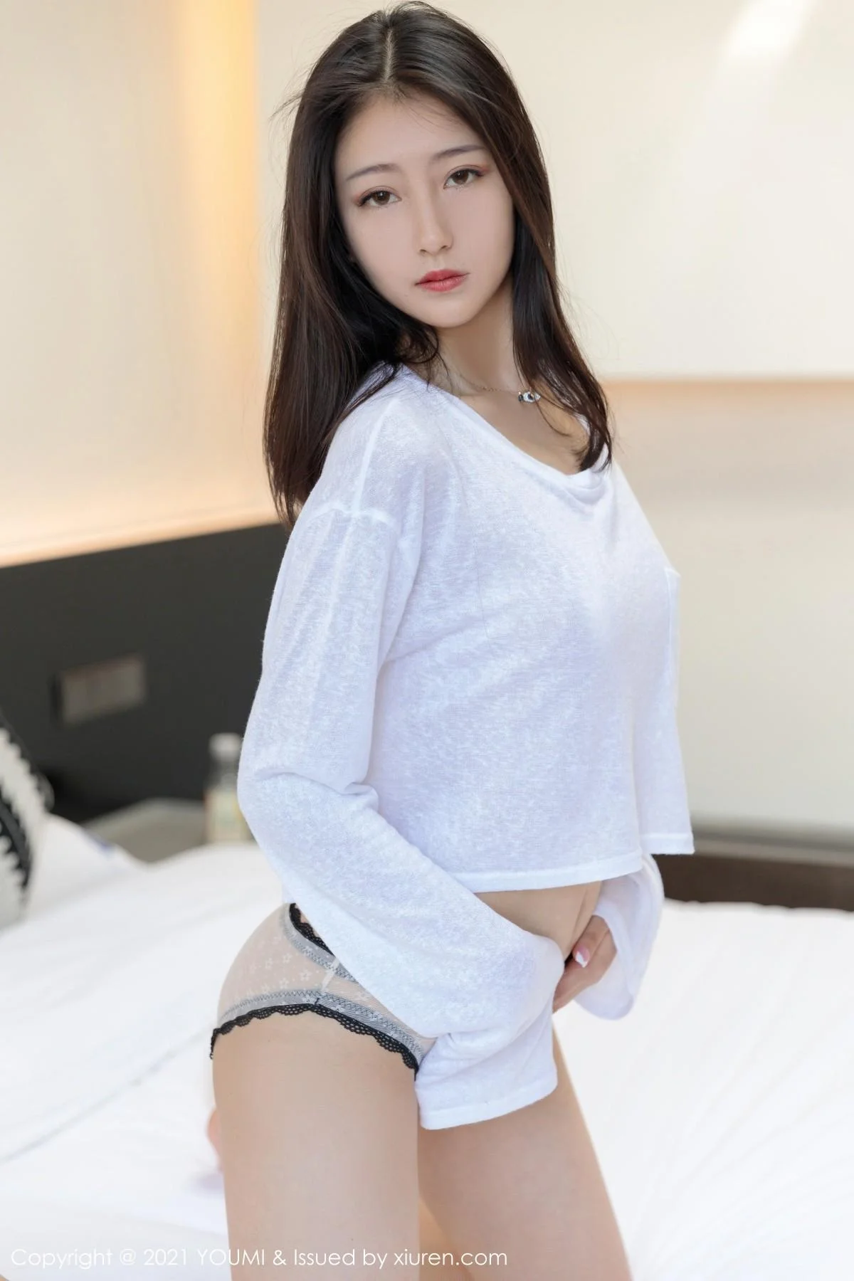 妹子熊小诺居家女友主题床上性感透视内裤秀翘臀绝美写真 第 11 张