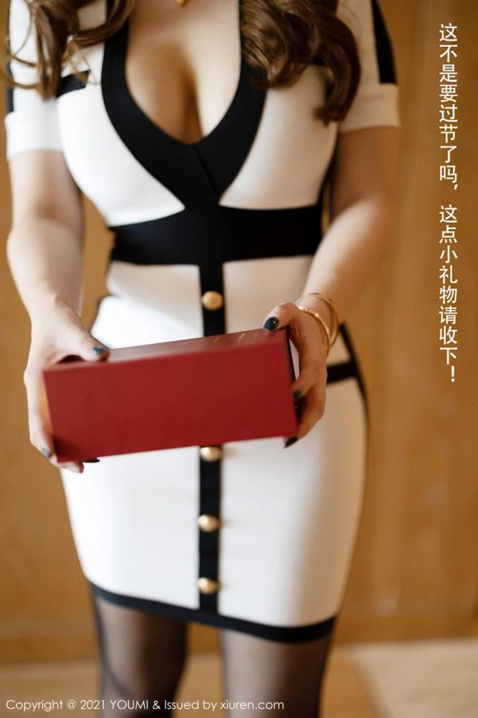 尤妮丝Egg厦门旅拍公关经理剧情主题半脱露豪乳翘臀绝美写真 第 25 张