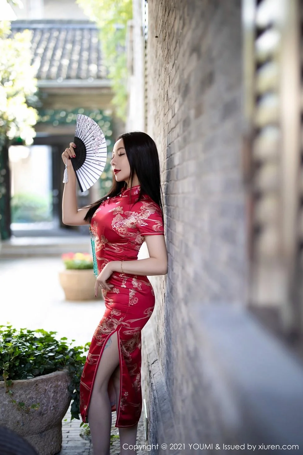 果儿Victoria杭州旅拍鲜艳古典旗袍半脱露豪乳绝美写真 第 14 张