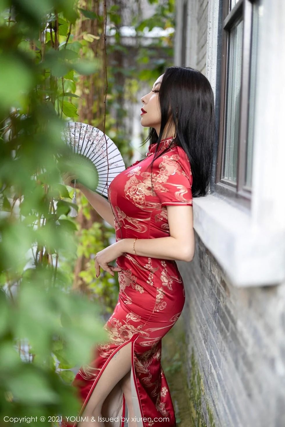 果儿Victoria杭州旅拍鲜艳古典旗袍半脱露豪乳绝美写真 第 18 张
