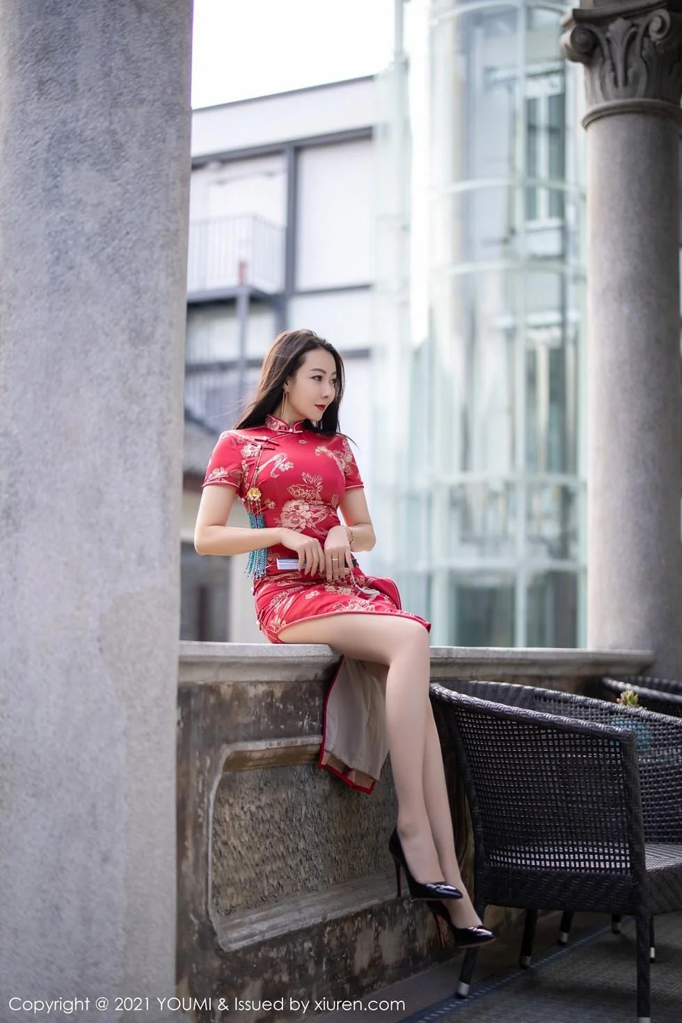 果儿Victoria杭州旅拍鲜艳古典旗袍半脱露豪乳绝美写真 第 27 张