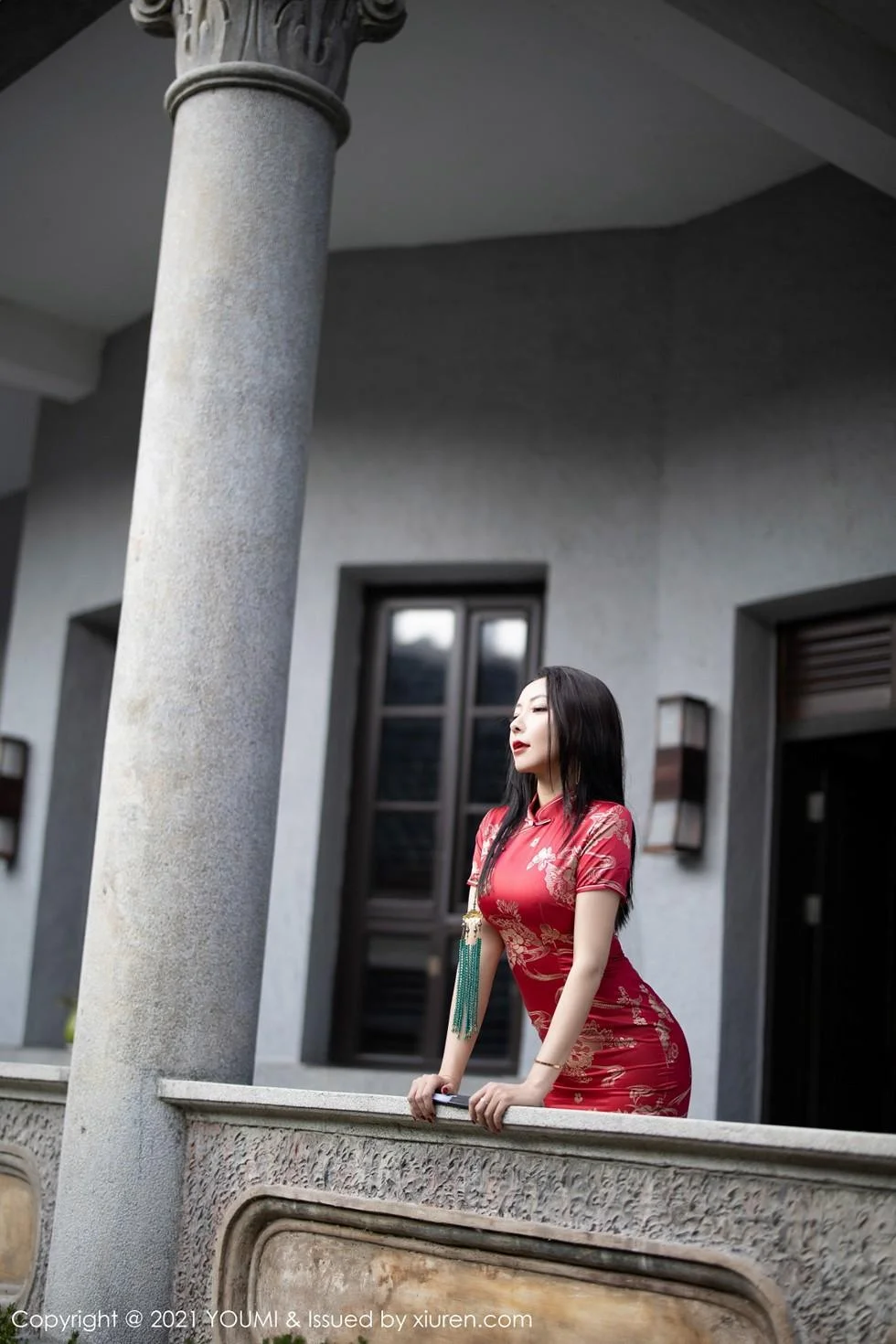 果儿Victoria杭州旅拍鲜艳古典旗袍半脱露豪乳绝美写真 第 32 张