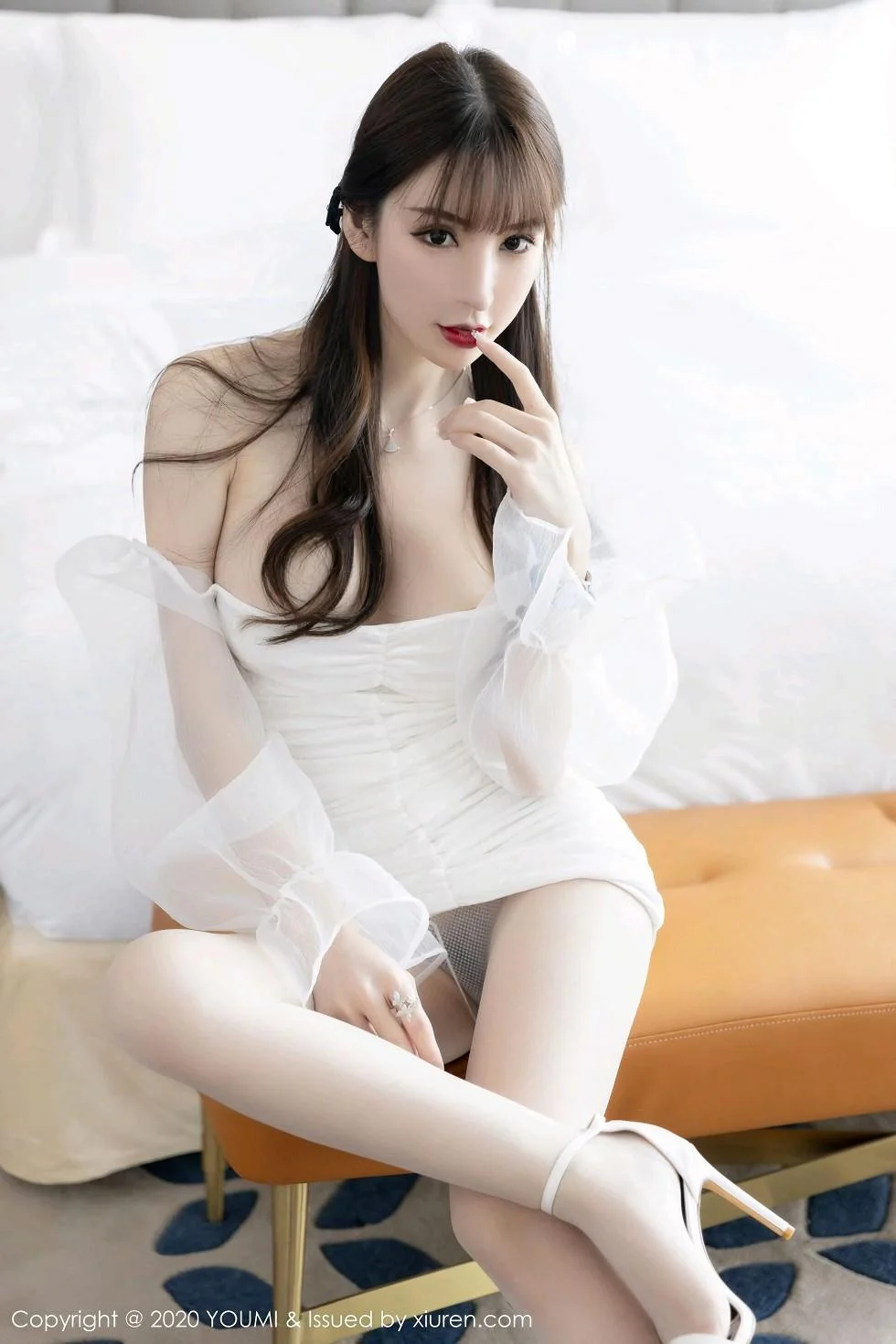 周于希Sandy洁白轻透服饰半脱秀豪乳翘臀撩人绝美写真 第 34 张