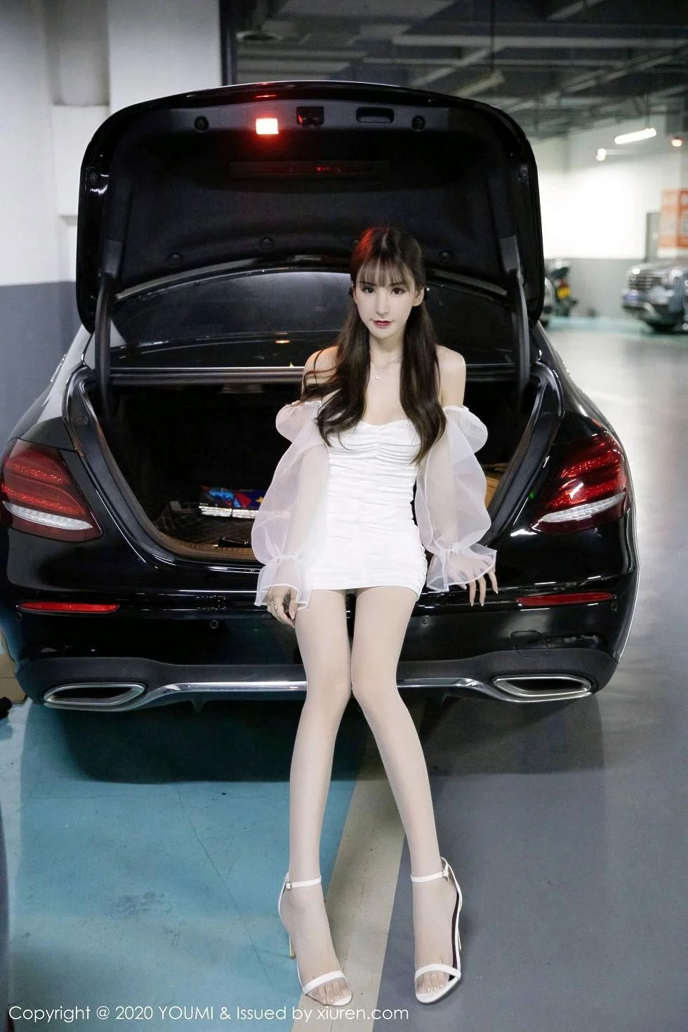周于希Sandy洁白轻透服饰半脱秀豪乳翘臀撩人绝美写真 第 4 张
