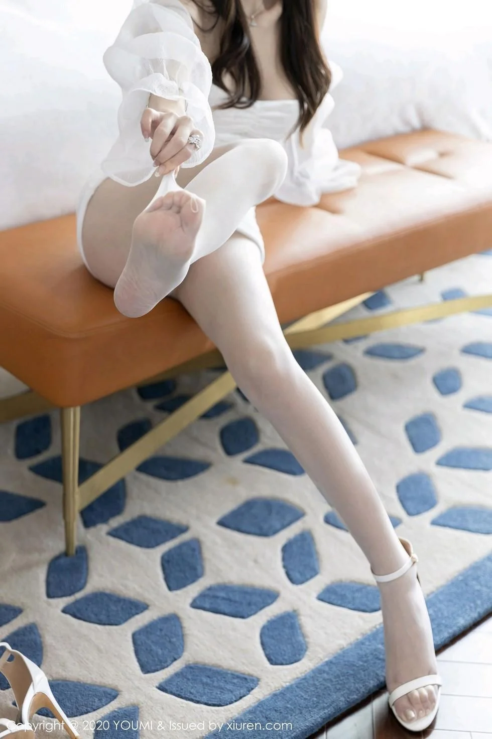 周于希Sandy洁白轻透服饰半脱秀豪乳翘臀撩人绝美写真 第 40 张