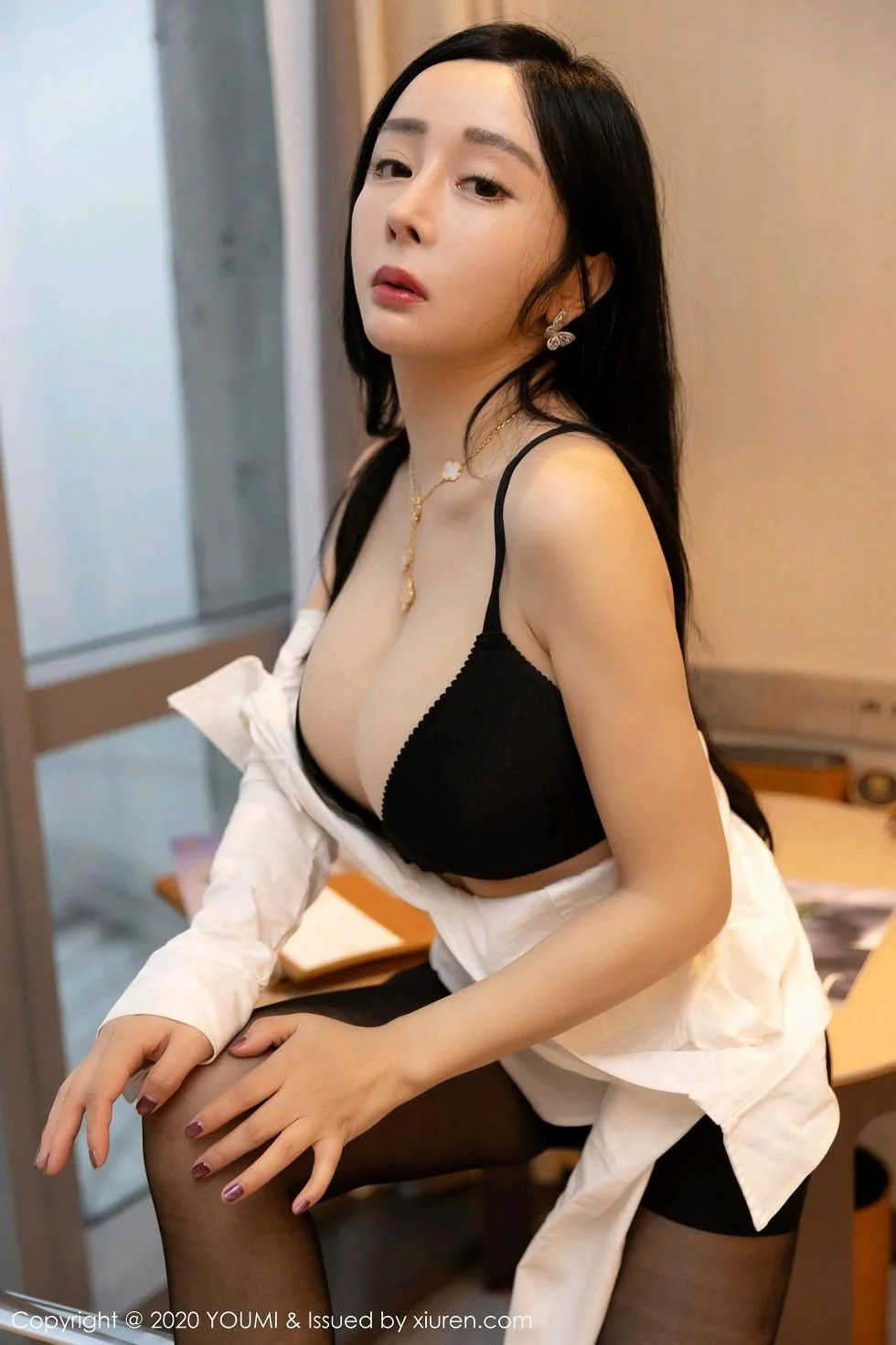允爾黑皮裙制服OL主题半脱露性感内衣黑丝裤袜惹火写真 第 104 张