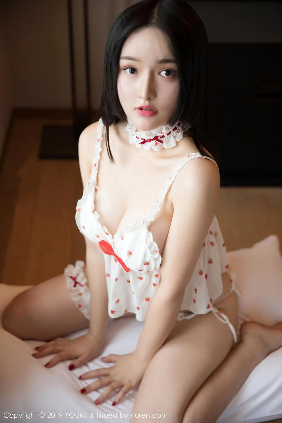 唐婉儿Lucky私房粉色护士装配无内黑丝裤袜绝美写真 第 4 张