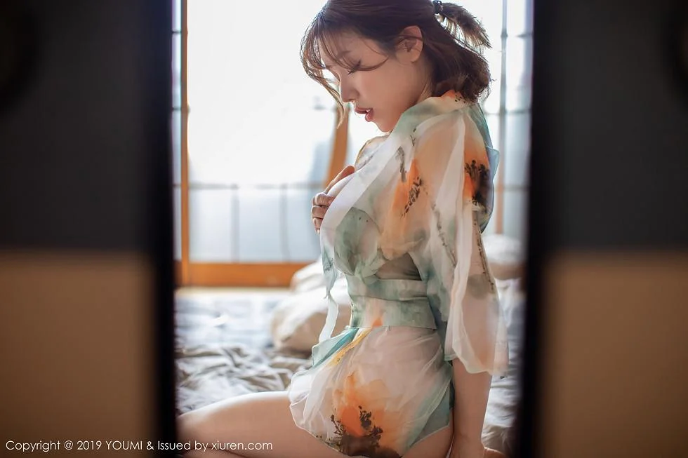 黄乐然日本旅拍私房薄纱睡衣半脱露豪乳遮点喷血绝美写真 第 24 张