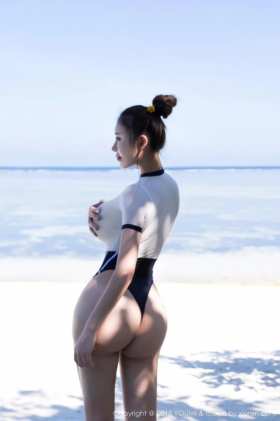 Egg_尤妮丝泳池里露背毛衣半脱露丰满肥臀火辣绝美写真 第 80 张