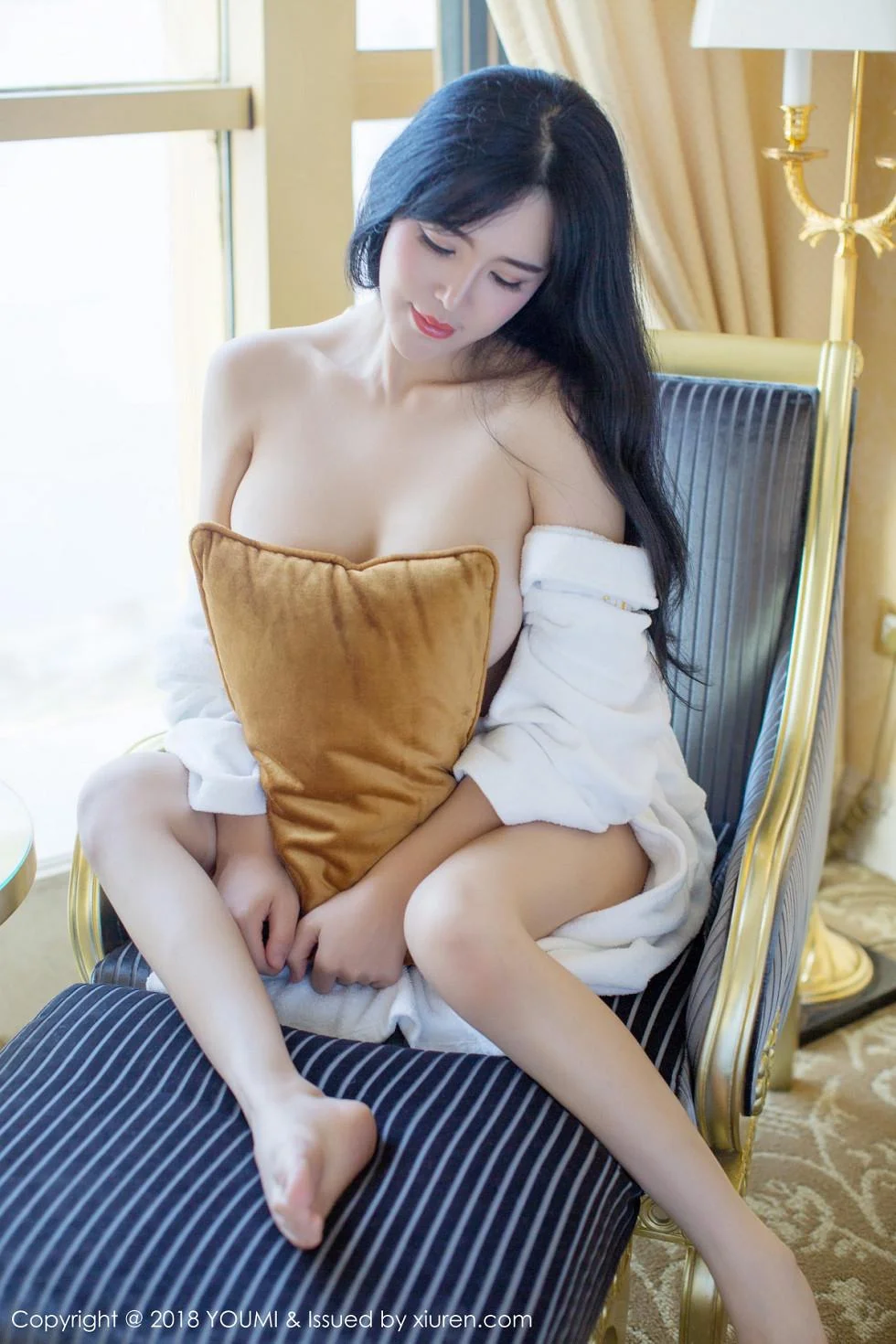 刘钰儿居家私房围裙裹身大尺度真空秀火辣胴体绝美写真 第 56 张