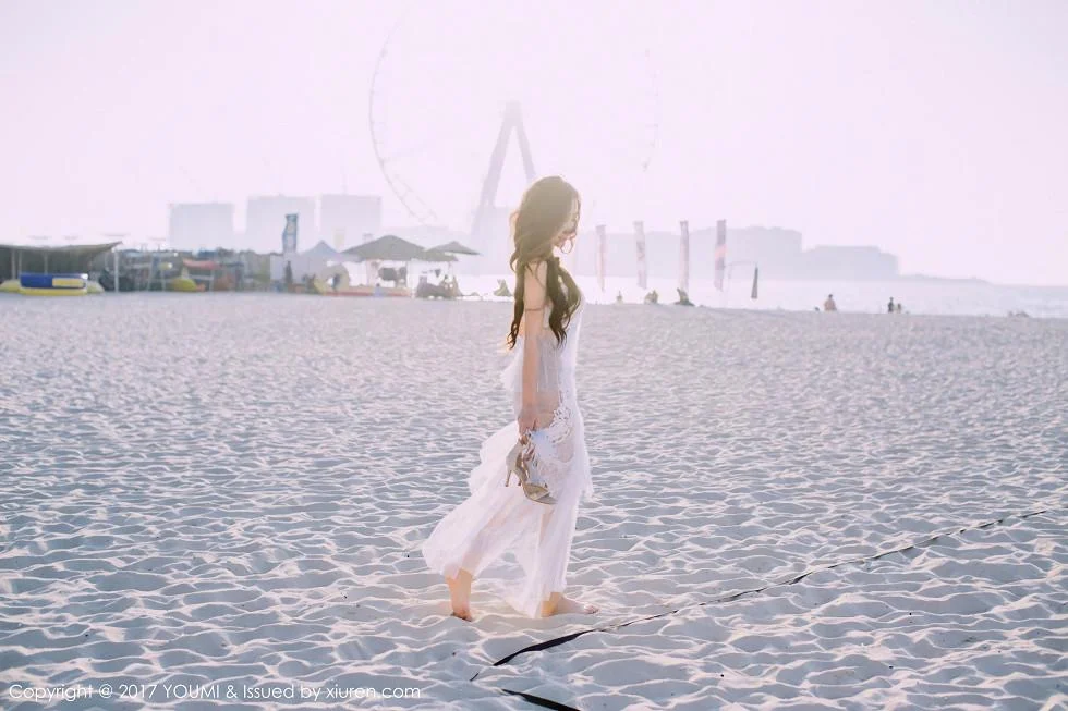 Yumi-尤美迪拜旅拍蓝天银滩性感比基尼秀完美身材写真 第 47 张
