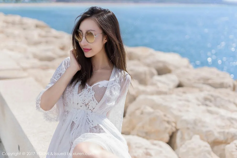 Yumi-尤美迪拜旅拍蓝天银滩性感比基尼秀完美身材写真 第 75 张