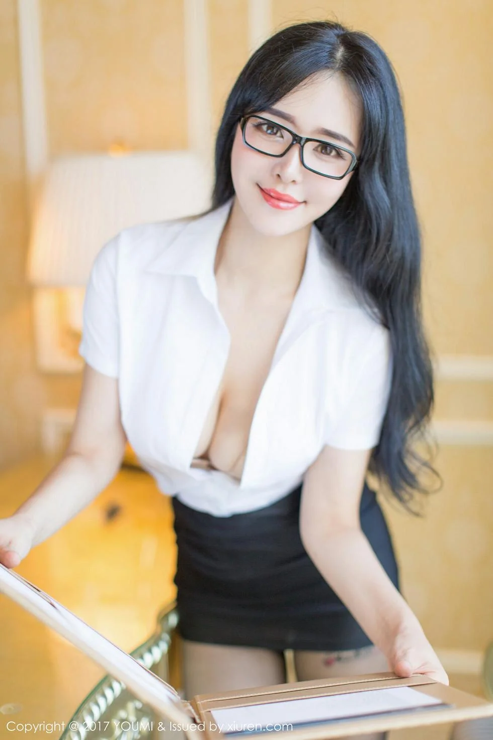 刘钰儿性感美女秘书黑丝眼镜OL+女警服极致绝美写真 第 34 张